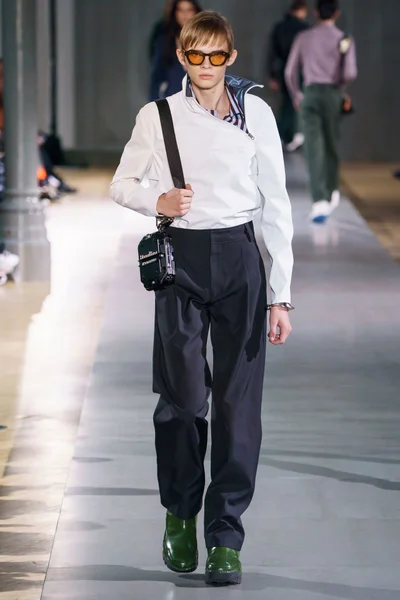 Look 18